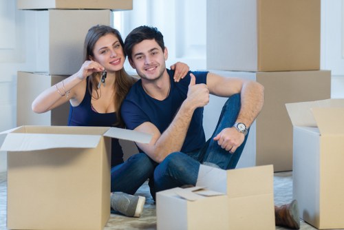 Moving van service in Customhouse for local home relocations