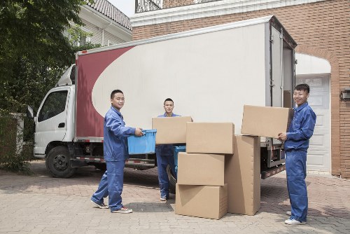 Professional packing and unpacking support for a home move in Customhouse