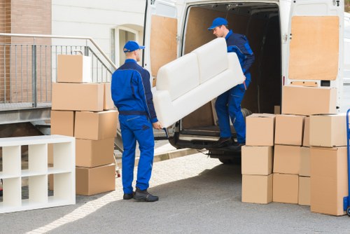 Moving truck service for local homes in Customhouse