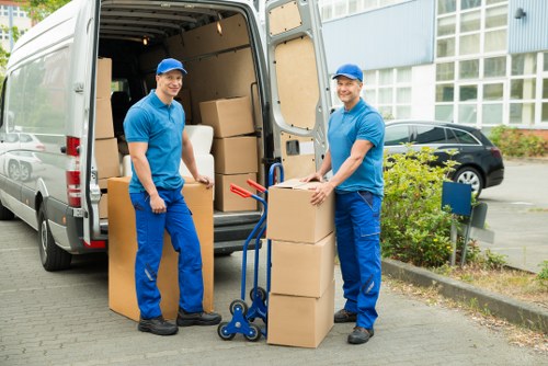 Local removalists planning access and parking for a Customhouse move